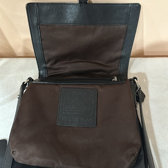 Excellent Vintage Coach Black Y2K Legacy Slim Flap Bag L33-9592 23” max drop - Picture 5 of 10